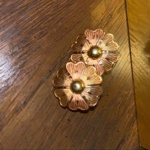 5/$10 Flower earrings